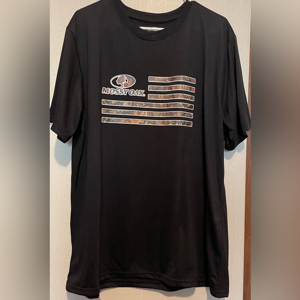 Mossy Oak Black and Camouflage Men's Tee